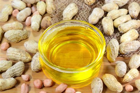  Peanut Oil – Ein vielseitiges Naturprodukt für die Lebensmittel- und Pharmaindustrie!